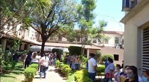 Médicos pierden una jornada durante presentación de documentos en concurso de Salud - Nacionales - ABC Color