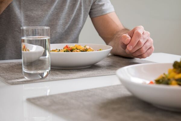 Las 5 claves de la dieta del sueño: Lo que comemos de día afecta el descanso de noche