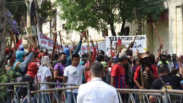 Puerto Casado: Un hombre está detenido por supuesta invasión de inmueble y piden su liberación