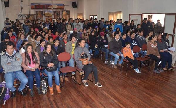 Cuando se entregan las becas de la EBY y Gobernación de Misiones?
