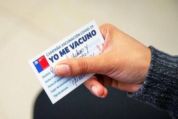 Chile comenzó inmunización masiva con la 4ta dosis contra el Covid-19 a mayores de 55 años
