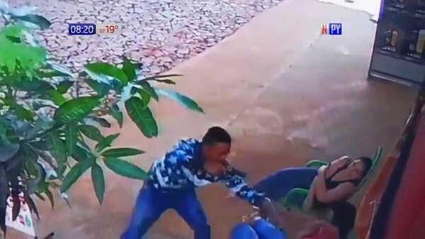 Intolerable inseguridad: Motochorros le robaron su celular en su propia vereda | Noticias Paraguay