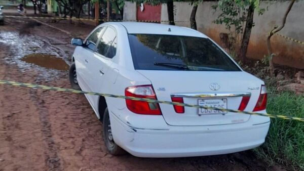 Asaltantes se olvidan del dinero robado en coche abandonado