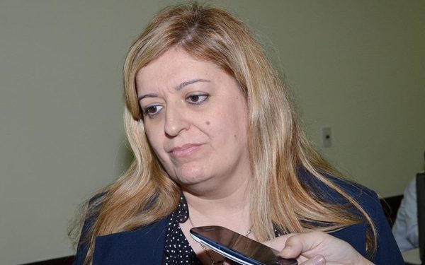 Sandra Quiñónez ordena investigar a Cartes tras amenaza de juicio político | Radio Regional 660 AM