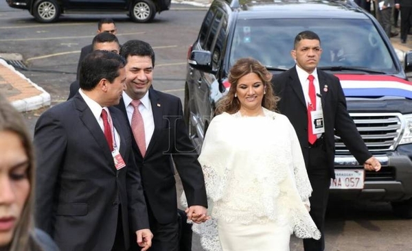 Diario HOY | Esposa de Hugo Velázquez echa ojo a la Fiscalía General: “Mi próximo escalón”