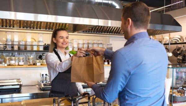 Ofrecen 150 puestos laborales en restaurante de comida rápida