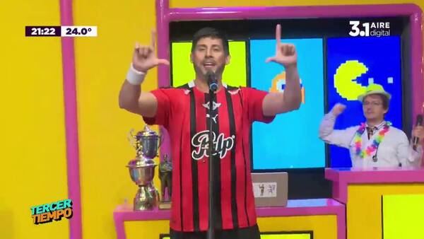 Crónica / [VÍDEO] Mirá la serenata que le regaló "Roke" a Malala