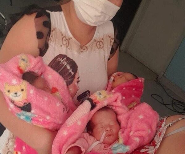 Luego de 22 días, trillizas reciben el alta médica en el Hospital Central del IPS