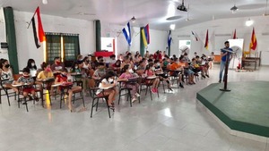 Niños y niñas del barrio Ita Enramada de Asunción reciben  ayuda de ONG Cristiana.