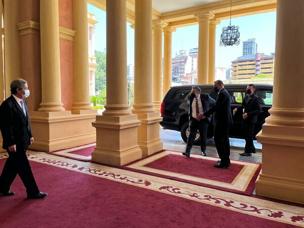 Abdo recibe a encargado de Negocios de EE.UU. en un momento de crispación - Megacadena — Últimas Noticias de Paraguay