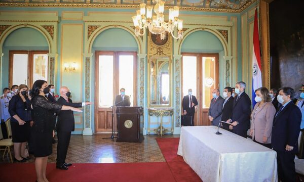 Presidente tomó juramento a nuevos embajadores ante Unesco y Sudáfrica