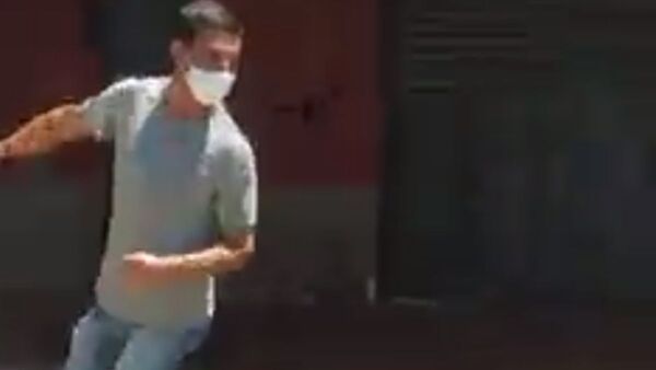Escrachó a zafado que se masturbó en parada de micros