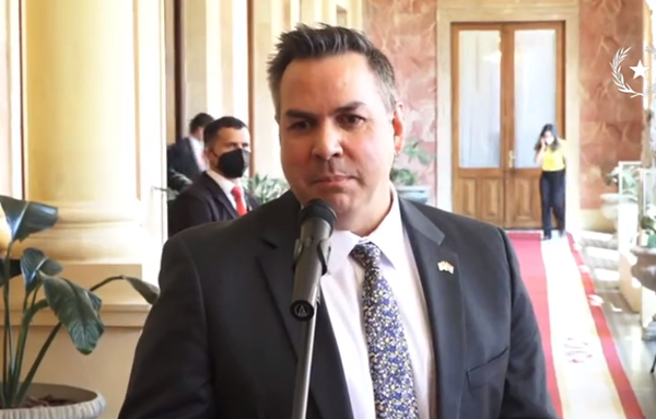 Joe Salazar habla de fortalecer instituciones democráticas y combatir la corrupción