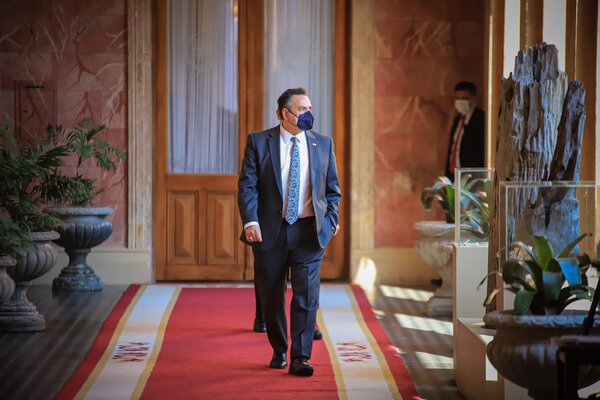 Inesperada visita de encargado de negocios de la Embajada de EE.UU. a Mario Abdo - El Trueno