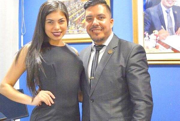 Crónica / ¡Ma'ena! Opa ra'e el amor entre Carlos Portillo y su novia periodista
