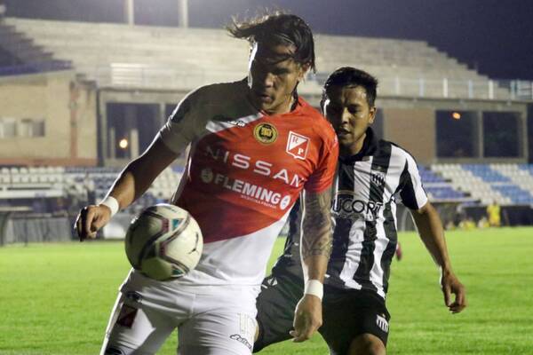 Crónica / El "Triki" ya tiene a su "Memo" goleador