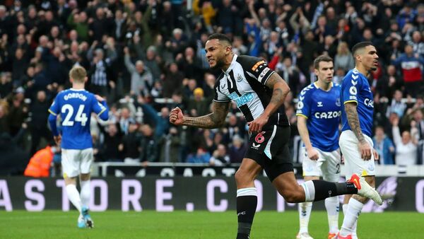 El Newcastle gana y sale del descenso