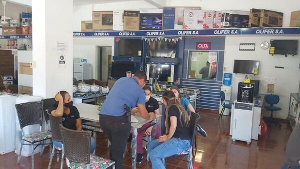 Desconocidos armados asaltan local comercial en Ciudad del Este