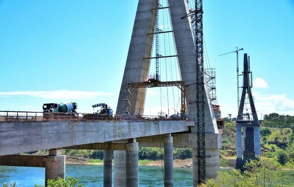 Afectados por obras del Puente de la Integración cobran indemnización - ABC en el Este - ABC Color