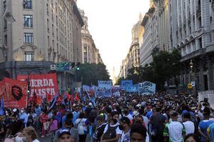 Partidos de izquierda marchan en Buenos Aires contra el acuerdo con el FMI - MarketData