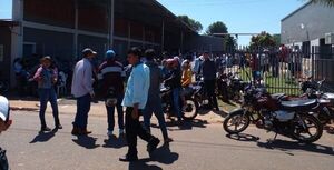 Pobladores se manifiestan en Capiibary en defensa del Intendente - Nacionales - ABC Color