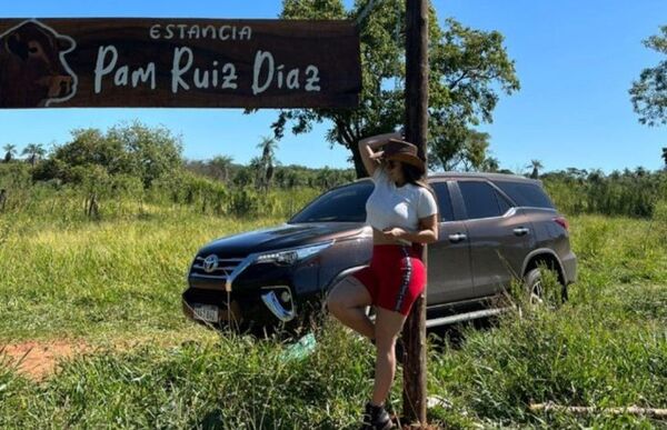 Modelo Pamela Ruiz Díaz recibió de regalo una estancia con ganado por sus dos meses de noviazgo