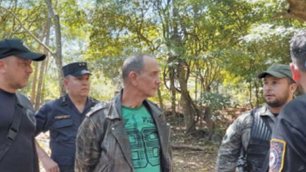 "Espiritual" y antivacunas: Así es el alemán detenido