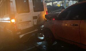 Quiso esquivar y ocasionó triple choque