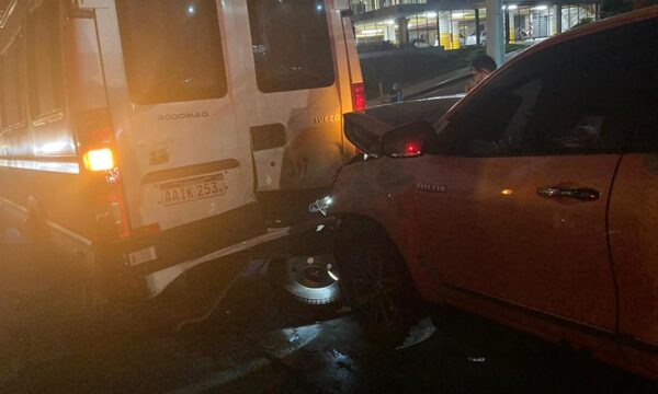 Quiso esquivar y ocasionó triple choque