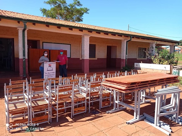 CONTINÚA LA ENTREGA DE MOBILIARIOS EN ESCUELAS DESDE LA GOBERNACIÓN - Itapúa Noticias