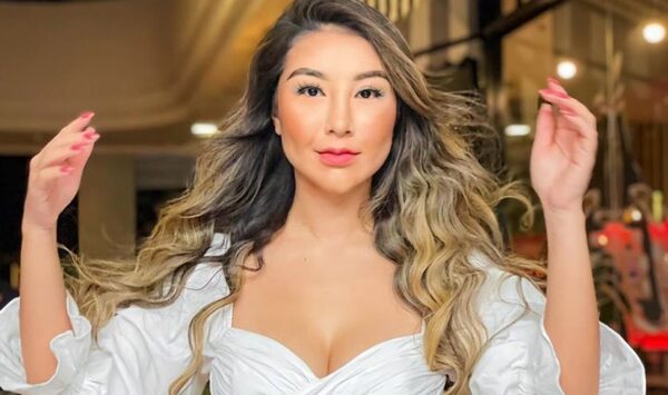 Famosa influencer, vendedora de fajas, en aprietos…