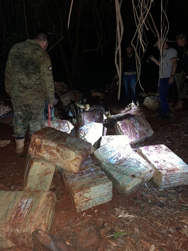 Desentierran más de 1.300 kilos de marihuana prensada en Zanja Pytã - Nacionales - ABC Color