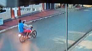 Motochorros asaltan a una trabajadora en Encarnación
