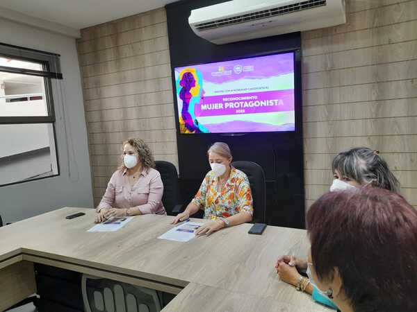 UNAE invita a postular a la "Mujer Protagonista 2022"