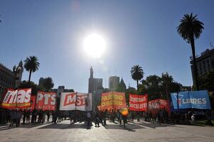 Afines al kirchnerismo protestan contra el acuerdo Argentina-FMI - Mundo - ABC Color