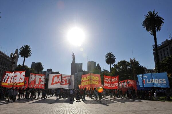 Afines al kirchnerismo protestan contra el acuerdo Argentina-FMI - Mundo - ABC Color