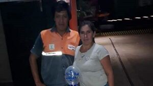 Sorprendió a su novio en el trabajo por su cumple