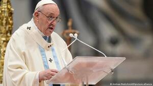 Papa Francisco invita al diálogo por la crisis de Ucrania y dice que “la guerra es una locura”