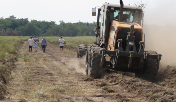 Realizan trabajos de arreglos de caminos en Caazapá - Noticiero Paraguay