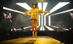 Billie Eilish paró su último concierto para ayudar a una fan que necesitaba un inhalador