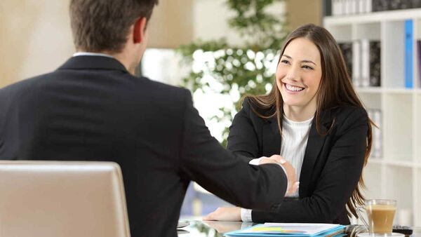 Alistá tu CV y postulate a uno de los puestos vacantes