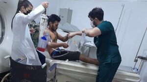 Le hizo una escena de celos a su ex y ligó dos puñaladas