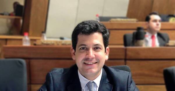 La Nación / Diputado Latorre cuestionó politización de la permanencia de Quiñónez en la Fiscalía General
