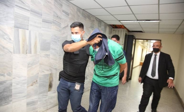 Diario HOY | Alemán que se atrincheró y baleó a policías será remitido a la cárcel de Tacumbú