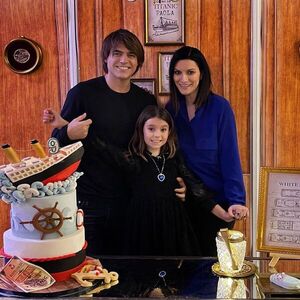 La hija de Laura Pausini cumplió nueve y su fiesta giró en torno a Titanic - Gente - ABC Color