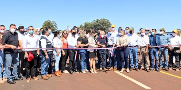 Con autobombo, el presidente Abdo inaugura obras en Alto Paraná - ABC en el Este - ABC Color