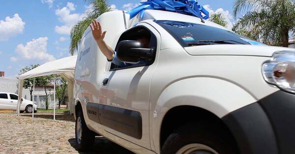 La Nación / Petersen entregó camioneta a cliente ganador de sorteo