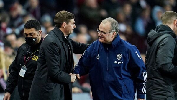 Leeds United y Aston Villa igualan en un partidazo