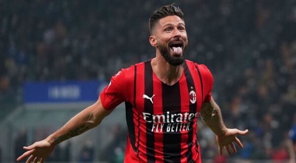 El Milan arrasa al Lazio con otro doblete de Giroud y se cita con el Inter