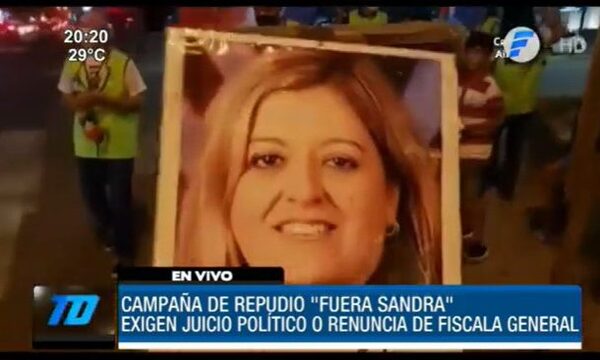 Realizan campaña de repudio contra Sandra Quiñónez | Telefuturo